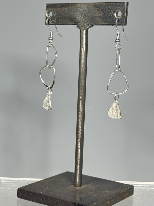 STERLING SILVER ASYMMETRICAL AND LEAF DROP EARRINGS LCE1092