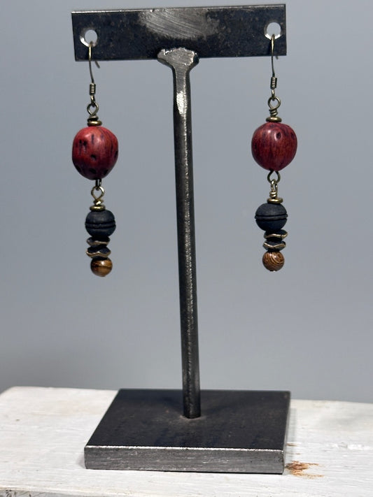RED SEED AND BRASS DROP EARRINGS LCE2016