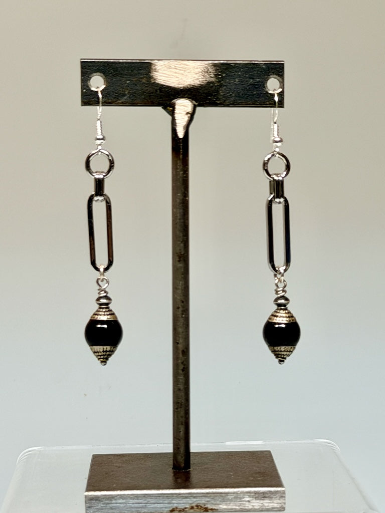 STAINLESS CHAIN EARRINGS WITH BLACK THAI PEARL LCE2027