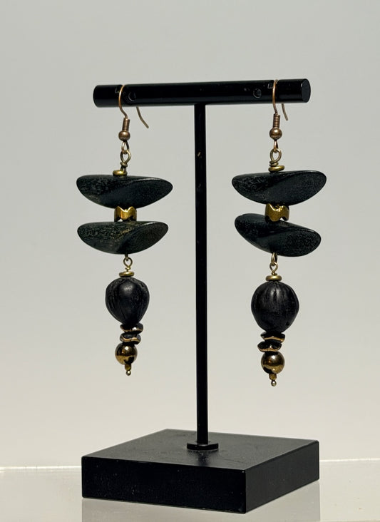 BLACK WOOD, BLACK SEED AND BRASS DROP EARRINGS LCE2046