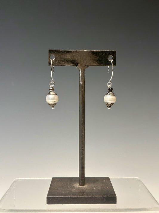 NEPAL PEARL AND STERLING SILVER EARRINGS  LCE515