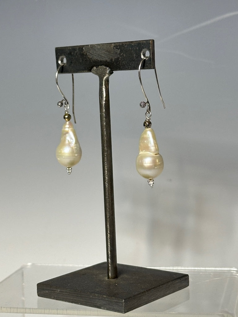 FRESH WATER PEARL AND STERLING SILVER DROP EARRINGS LCE729