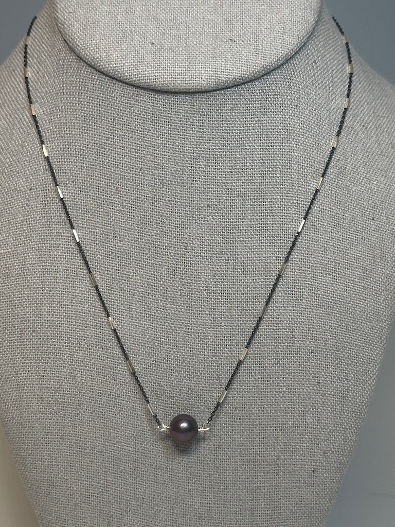 PURPLE PEARL SOLATAIRE AND OXIDIZED STERLING SILVER CHAIN NECKLACE LCN1022