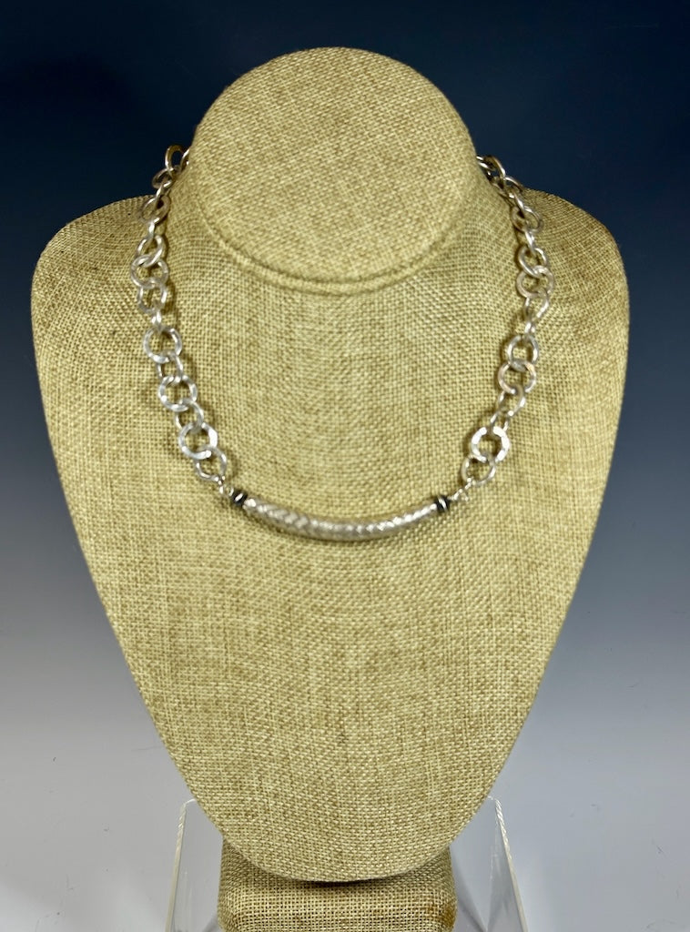 STERLING SILVER WOVEN CURVED BAR NECKLACE WITH OPEN CIRCLE SILVER CHAIN LCN1038