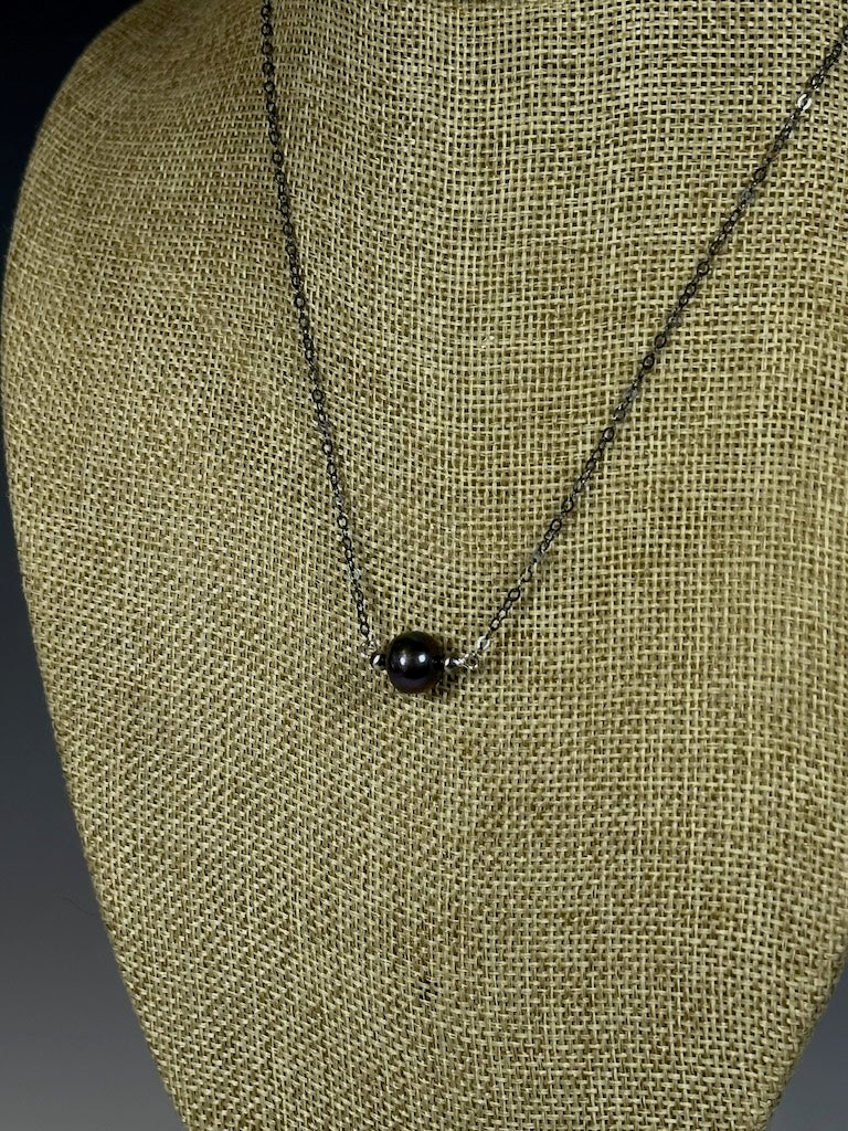 FRESHWATER PURPLE PEARL SOLATAIRE AND OXIDIZED STERLING SILVER CHAIN NECKLACE LCN1047