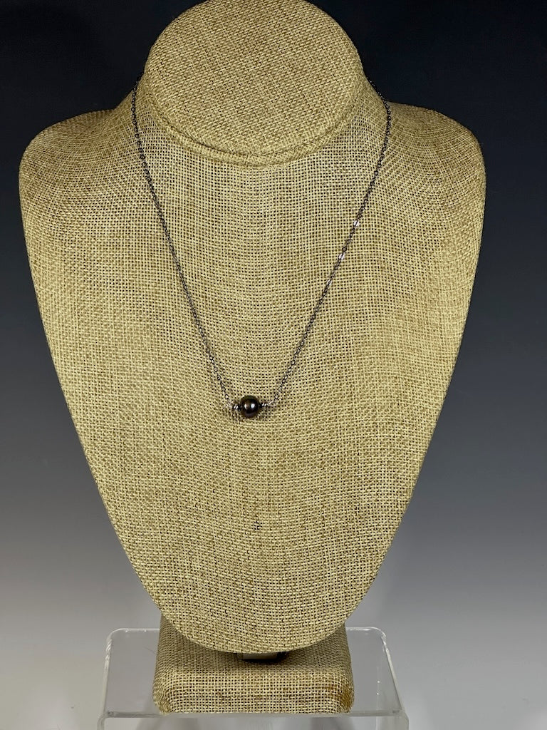 FRESHWATER PURPLE PEARL SOLATAIRE AND OXIDIZED STERLING SILVER CHAIN NECKLACE LCN1047