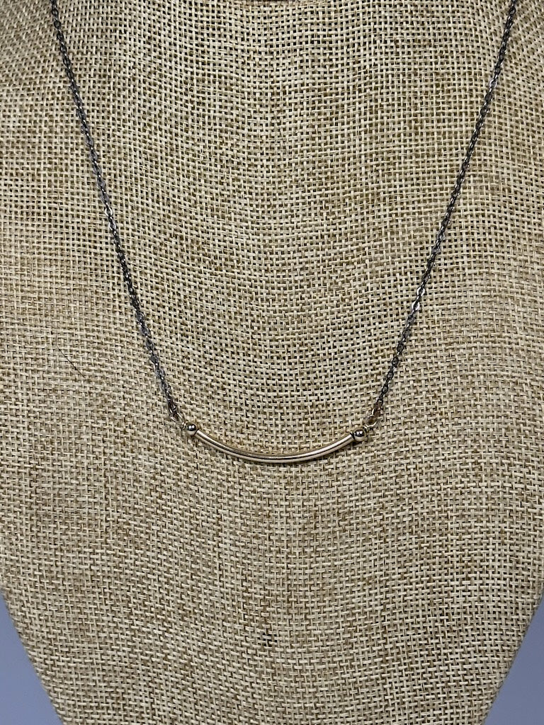 GOLD FILLED STERLING SILVER CURVED BAR NECKLACE WITH OXIDIZED STERLING SILVER CHAIN LCN1067