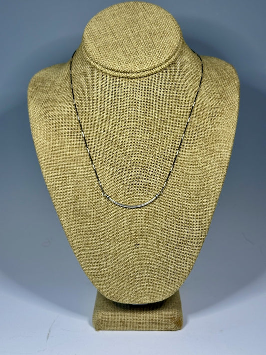 STERLING SILVER CURVED BAR NECKLACE WITH OXIDIZED STERLING SILVER CHAIN LCN1068