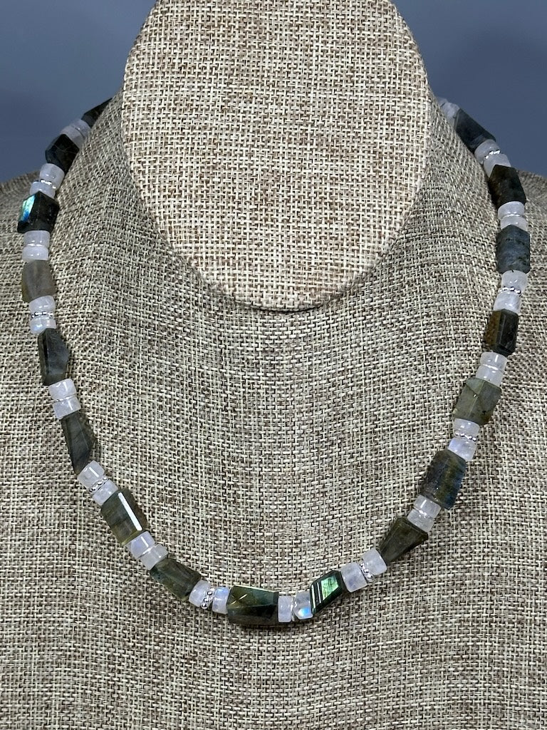 LABRADORITE, MOONSTONE AND STERLING SILVER NECKLACE LCN1077