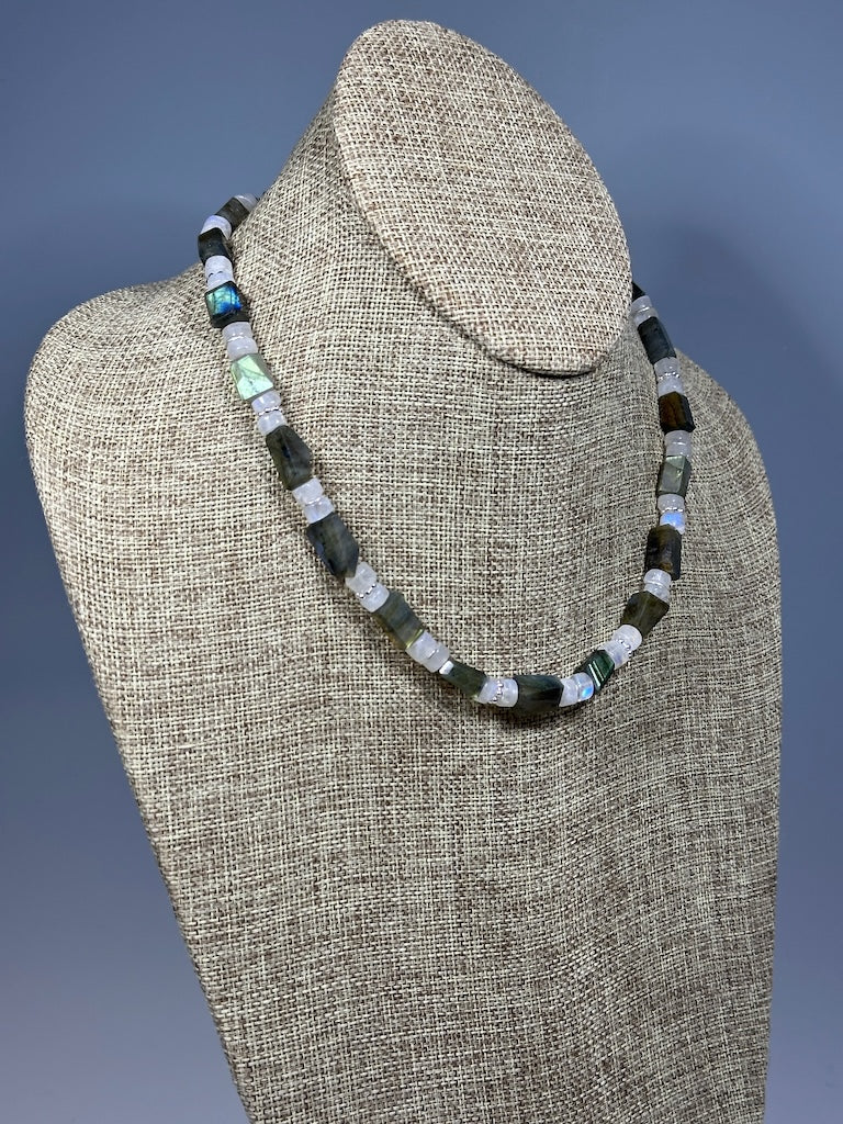 LABRADORITE, MOONSTONE AND STERLING SILVER NECKLACE LCN1077