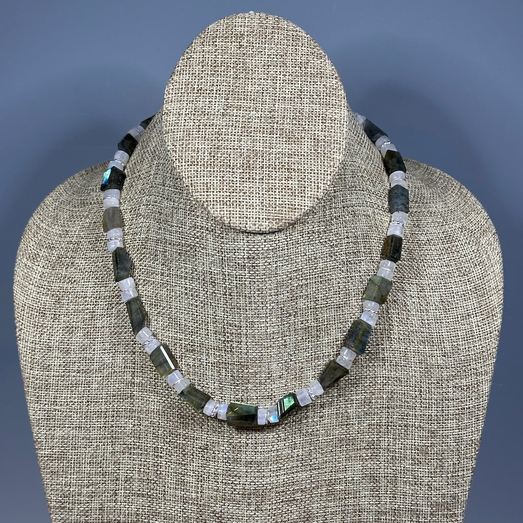 LABRADORITE, MOONSTONE AND STERLING SILVER NECKLACE LCN1077