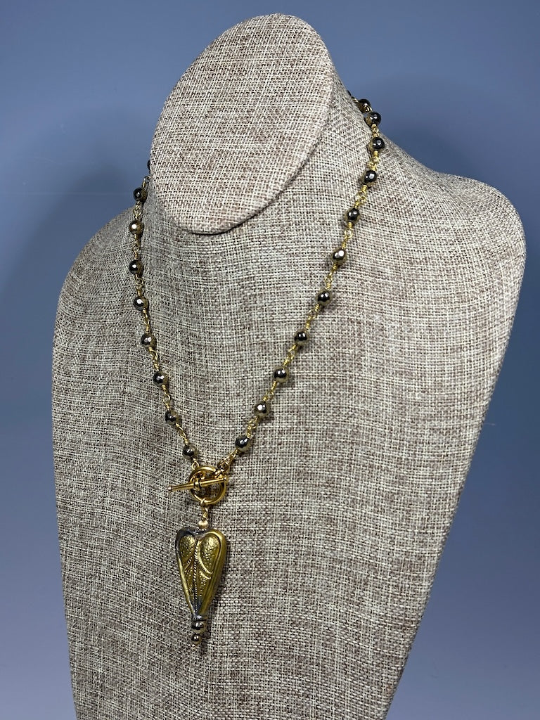 GOLD PRYRITE AND HEART FRONT TOGGLE NECKLACE LCN1078