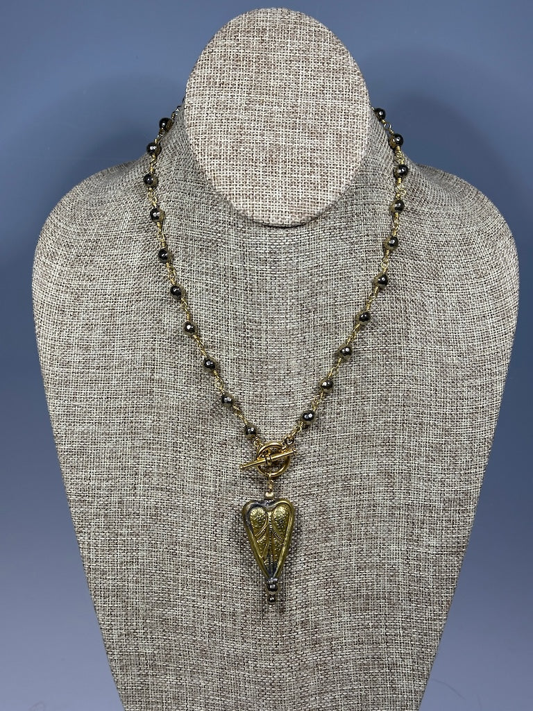GOLD PRYRITE AND HEART FRONT TOGGLE NECKLACE LCN1078