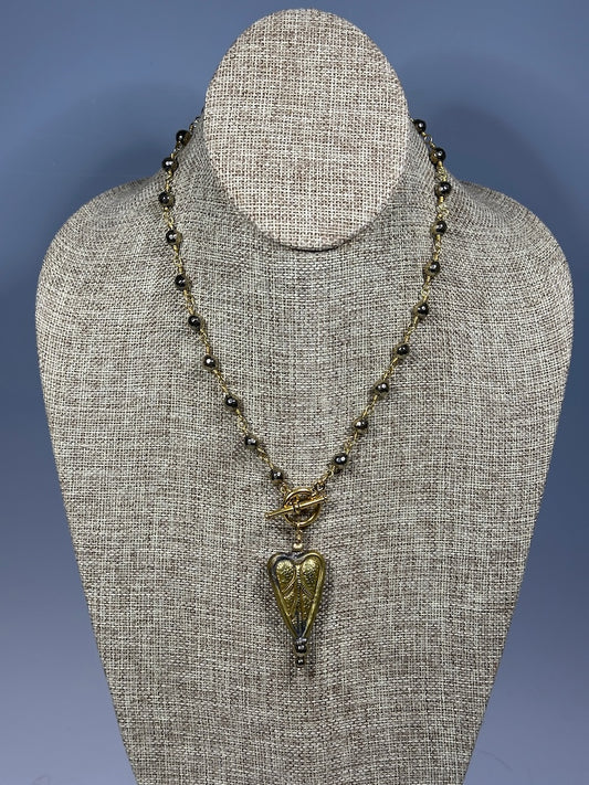 GOLD PRYRITE AND HEART FRONT TOGGLE NECKLACE LCN1078