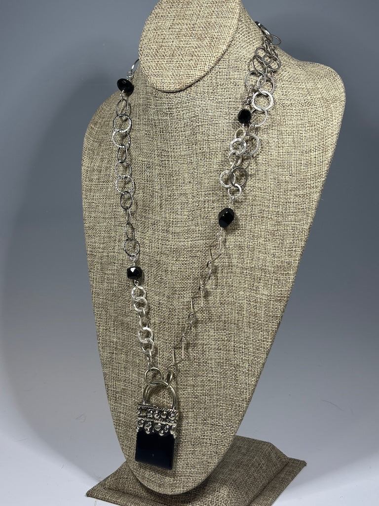 MIXED MEDIA BLACK ONYX STATEMENT NECKLACE LCN1079