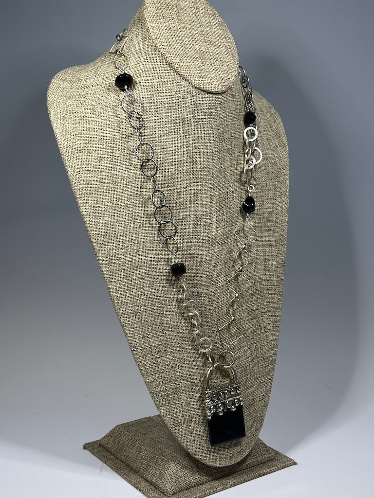 MIXED MEDIA BLACK ONYX STATEMENT NECKLACE LCN1079