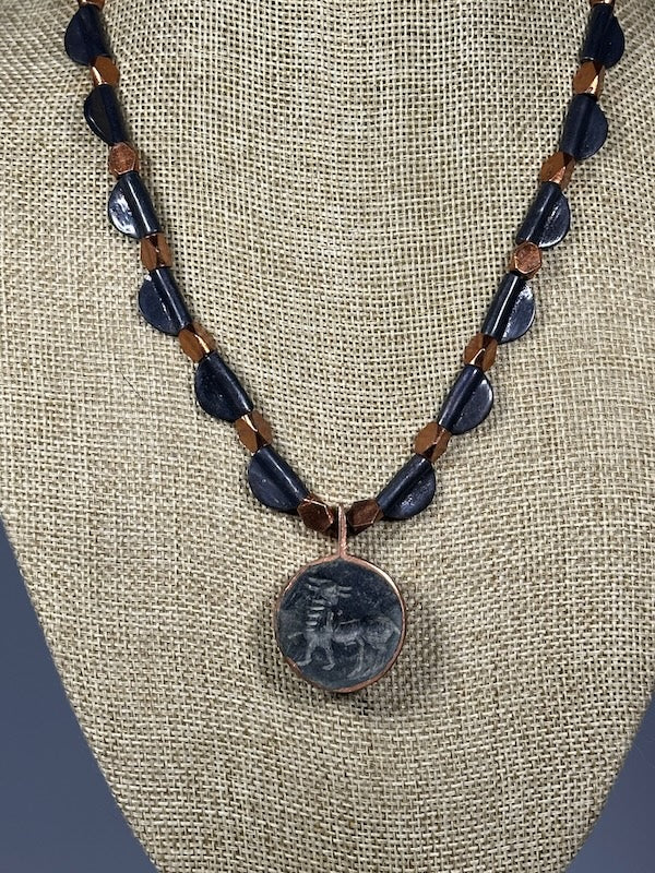 BLACK AND COPPER METAL NECKLACE WITH FOSSIL FOCAL PENDANT LCN1098