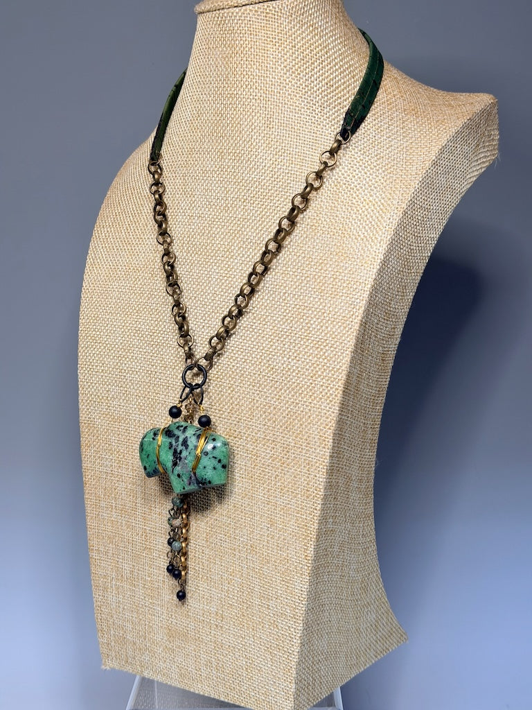 GREEN AGATE BUFFALO MIXED MEDIA PENDANT NECKLACE LCN2026