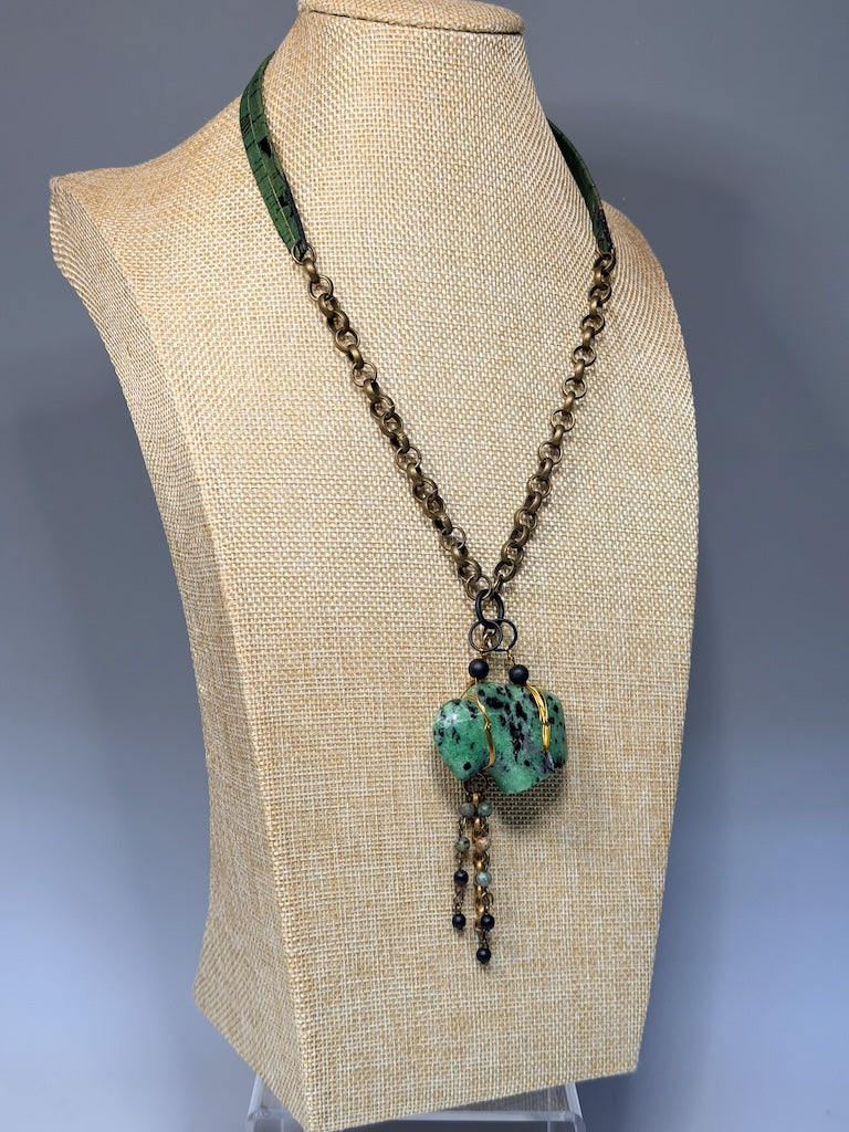 GREEN AGATE BUFFALO MIXED MEDIA PENDANT NECKLACE LCN2026
