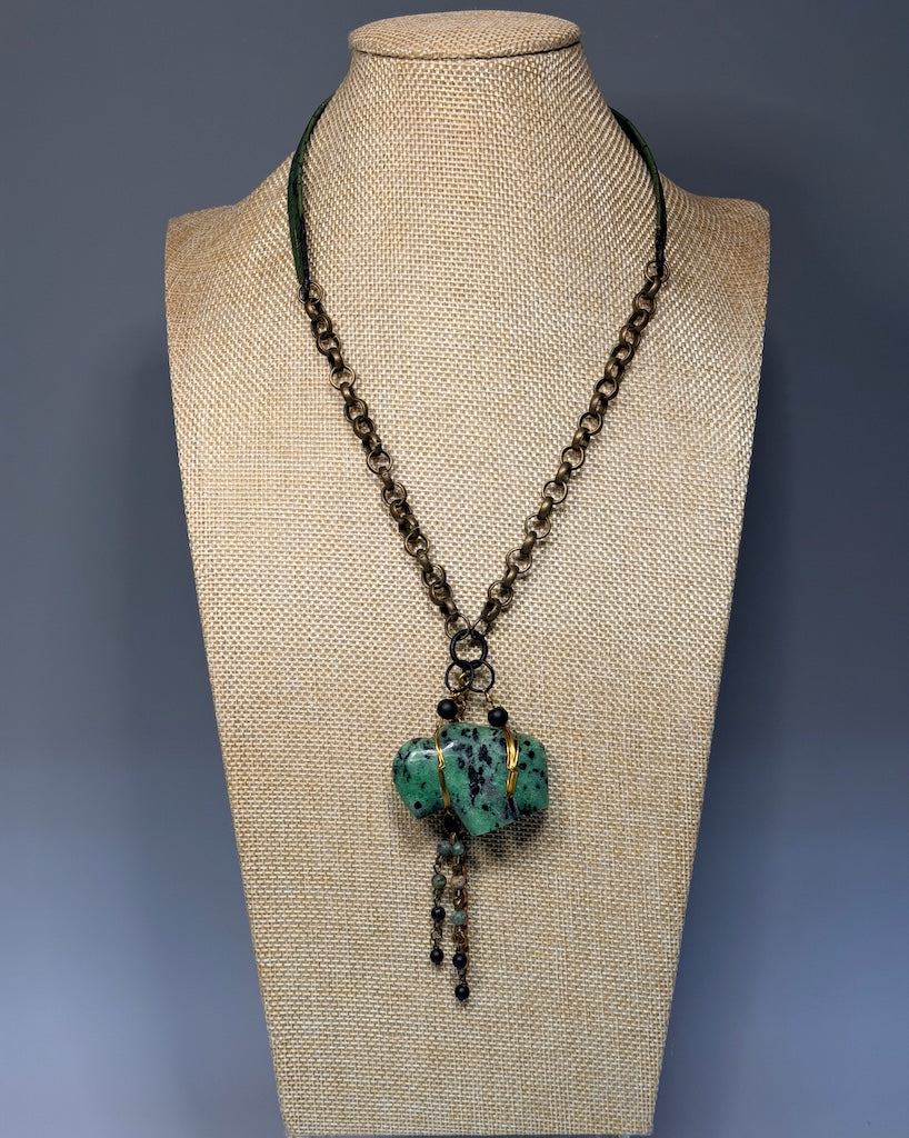 GREEN AGATE BUFFALO MIXED MEDIA PENDANT NECKLACE LCN2026