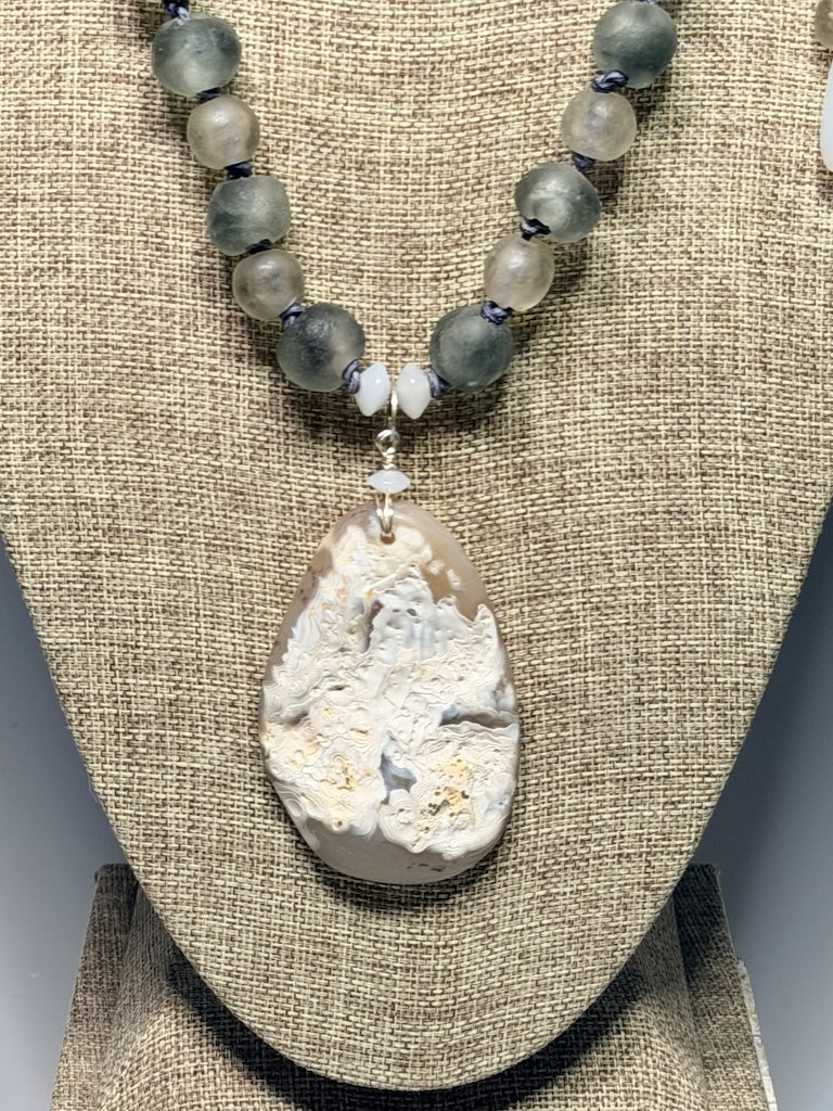 AFRICAN GLASS AND DENTRITIC QUARTZ FOCAL PENDANT STATEMENT NECKLACE LCN2027