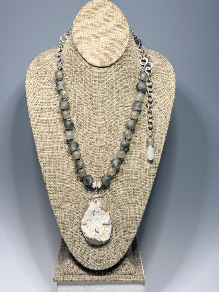 AFRICAN GLASS AND DENTRITIC QUARTZ FOCAL PENDANT STATEMENT NECKLACE LCN2027
