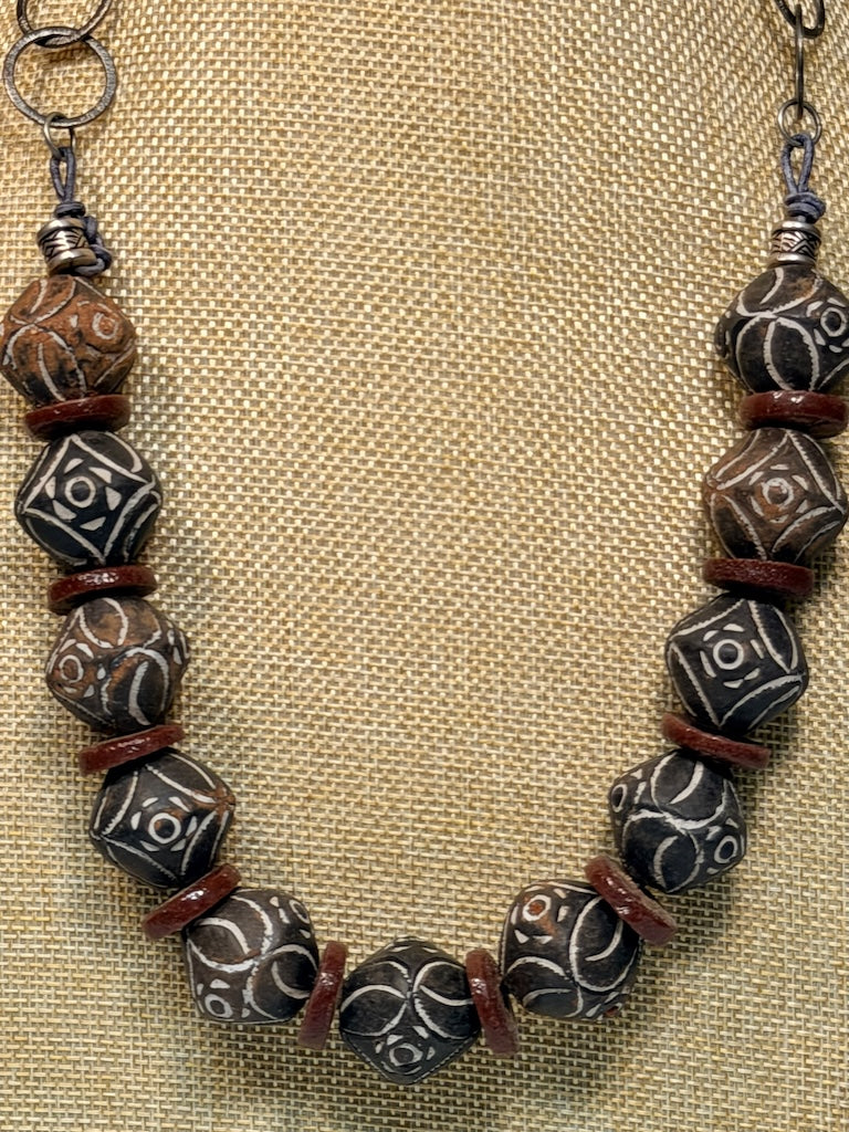 FAIR TRADE BLACK AFRICAN CLAY BEAD AND RED GLASS NECKLACE LCN2033