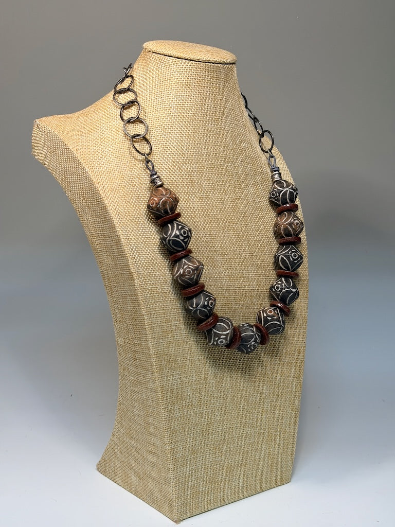 FAIR TRADE BLACK AFRICAN CLAY BEAD AND RED GLASS NECKLACE LCN2033