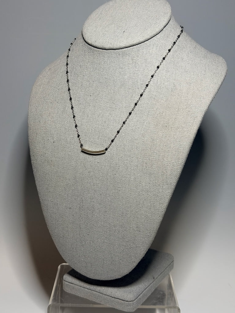STERLING SILVER AND ONYX SIMPLE NECKLACE LCN2036
