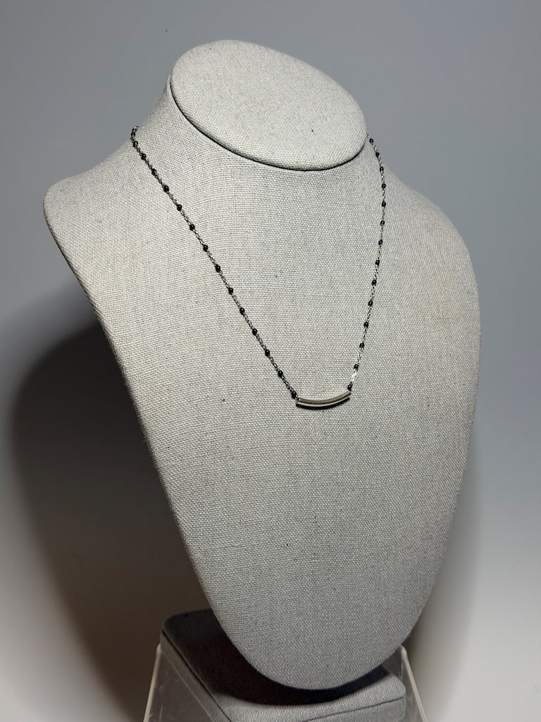 STERLING SILVER AND ONYX SIMPLE NECKLACE LCN2036