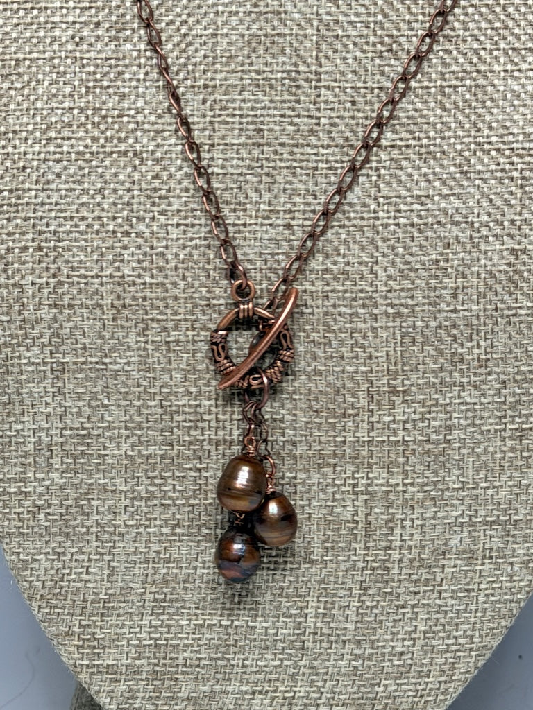 COPPER FRONT TOGGLE NECKLACE WITH FRESH WATER PEARLS LCN2063