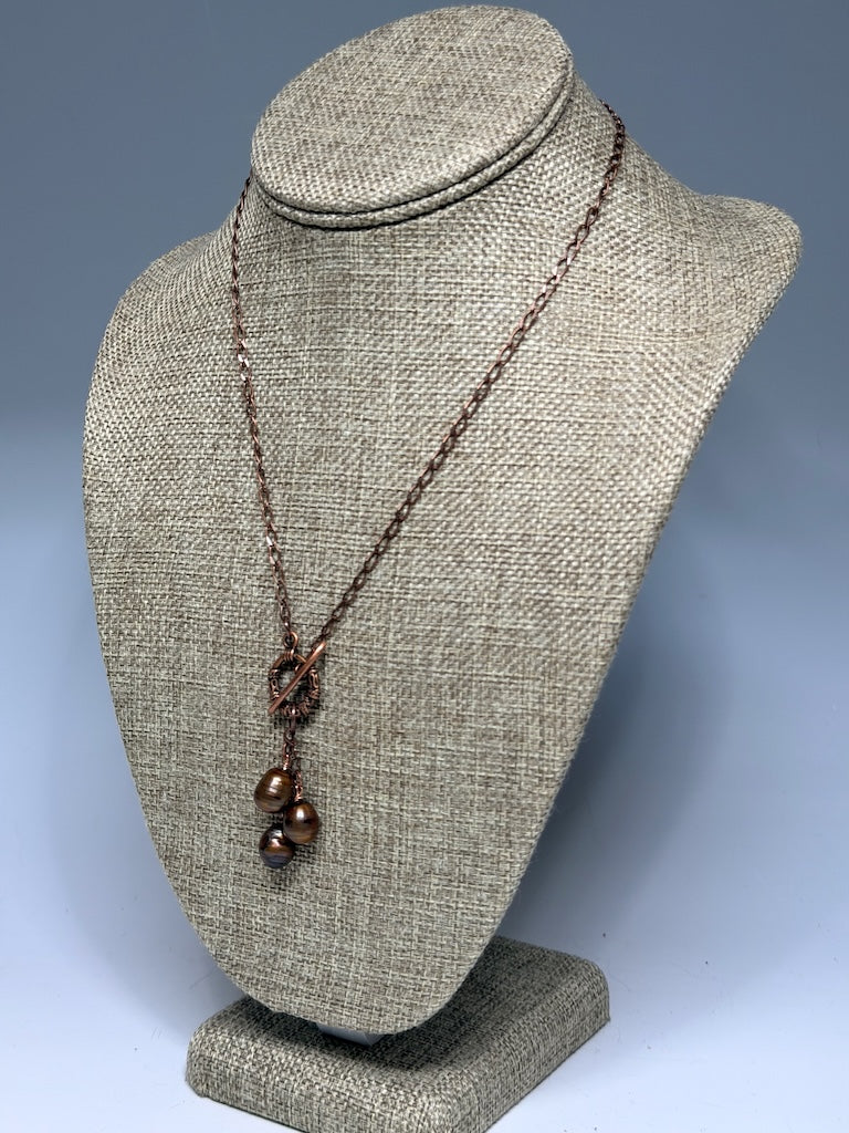 COPPER FRONT TOGGLE NECKLACE WITH FRESH WATER PEARLS LCN2063