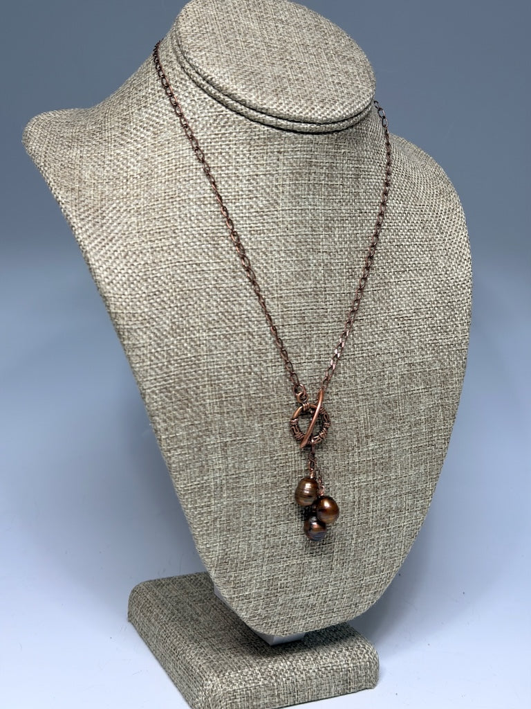 COPPER FRONT TOGGLE NECKLACE WITH FRESH WATER PEARLS LCN2063