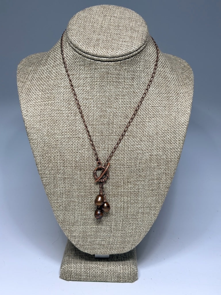 COPPER FRONT TOGGLE NECKLACE WITH FRESH WATER PEARLS LCN2063