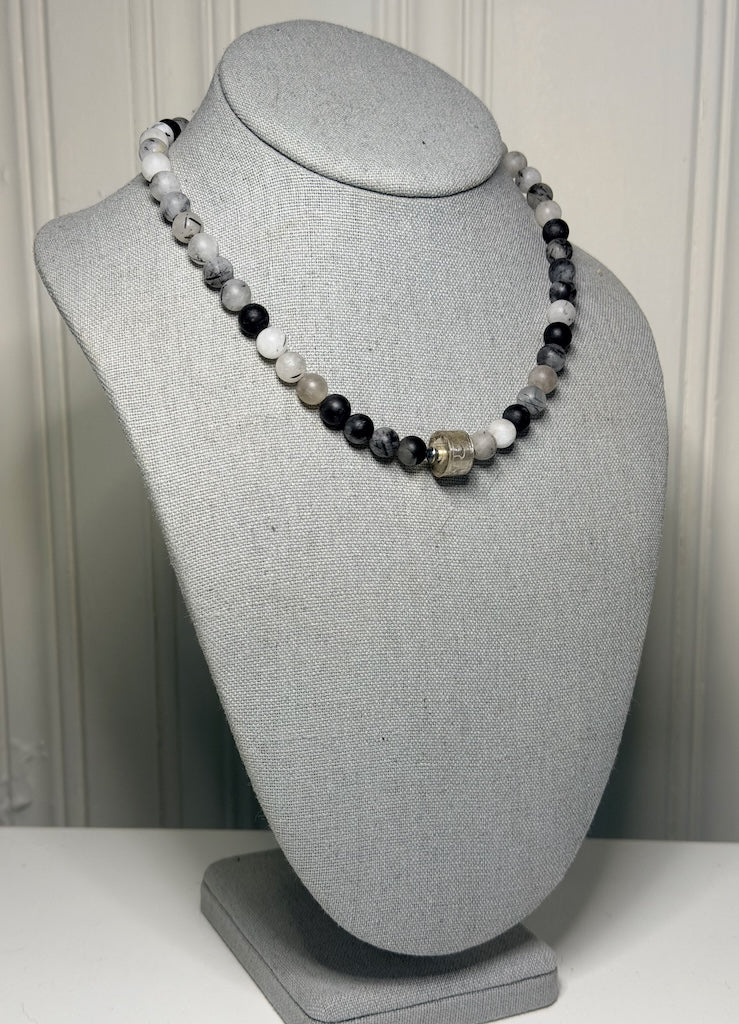 TERMINATED QUARTZ NECKLACE WITH STERLING SILVER CENTER BEAD LCN2077