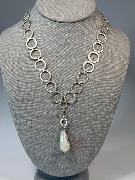 STERLING SILVER RING CHAIN NECKLACE WITH LARGE FRESHWATER PEARL LCN2090