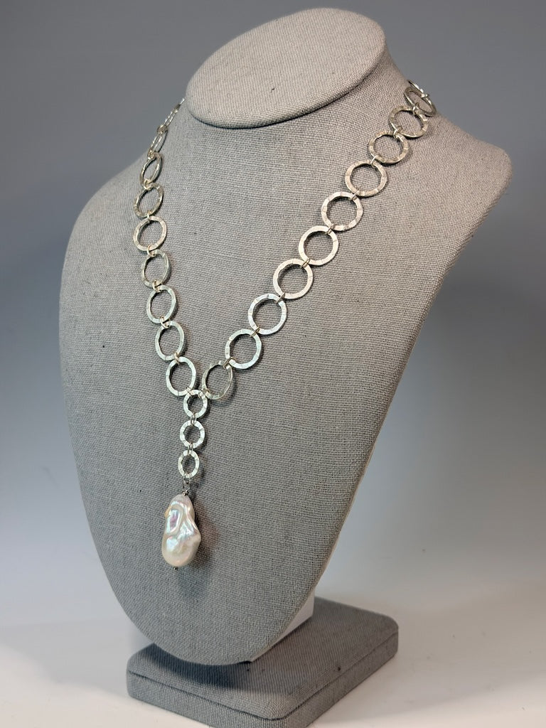 STERLING SILVER RING CHAIN NECKLACE WITH LARGE FRESHWATER PEARL LCN2090