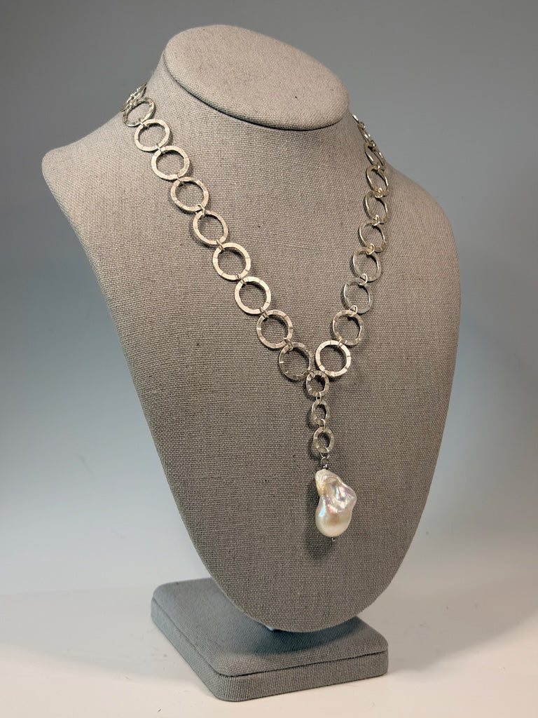 STERLING SILVER RING CHAIN NECKLACE WITH LARGE FRESHWATER PEARL LCN2090
