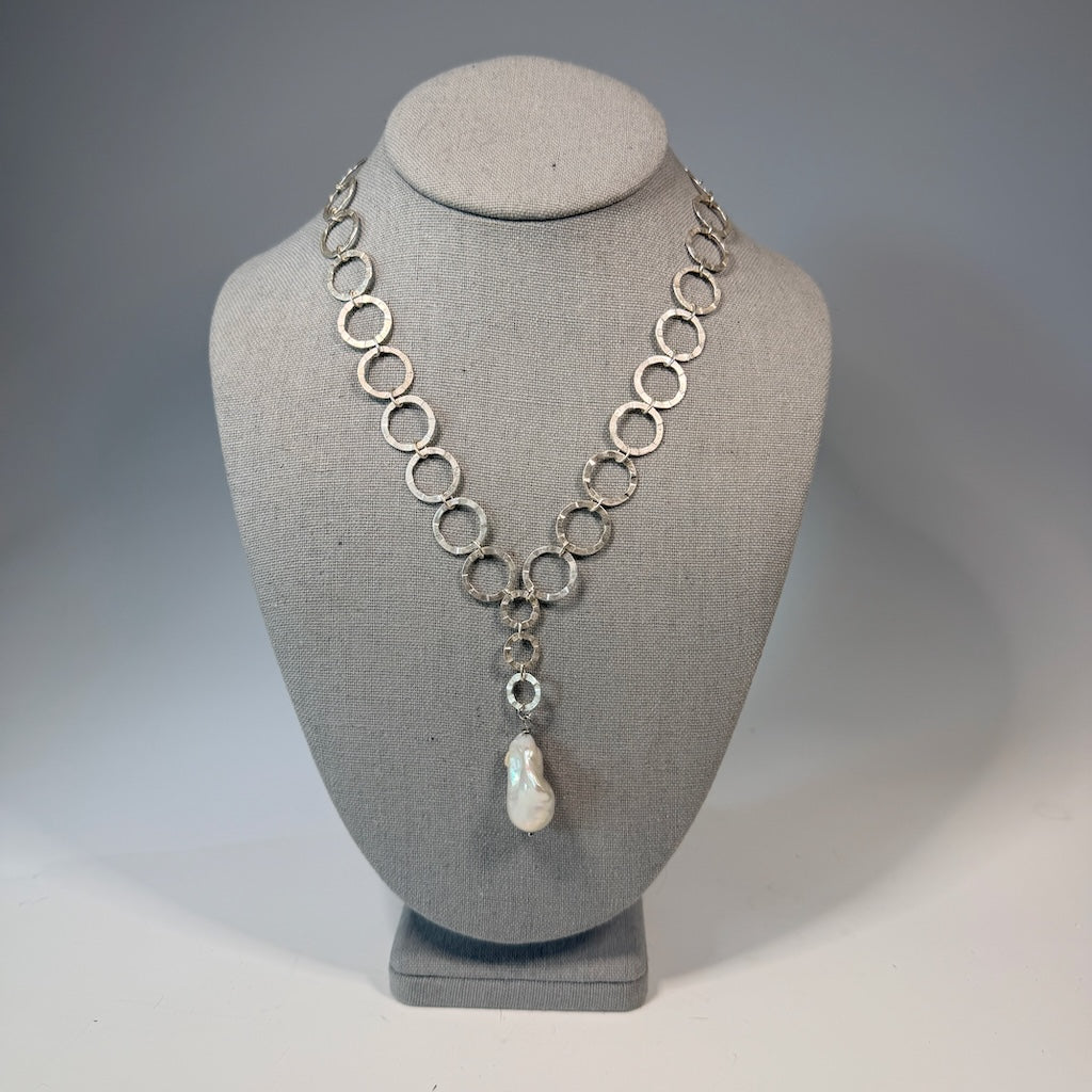 STERLING SILVER RING CHAIN NECKLACE WITH LARGE FRESHWATER PEARL LCN2090