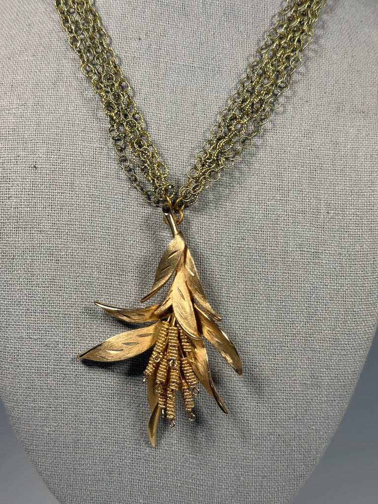 BRASS CHAIN NECKLACE WITH VINTAGE GOLD PLATED BROOCH LCN2093