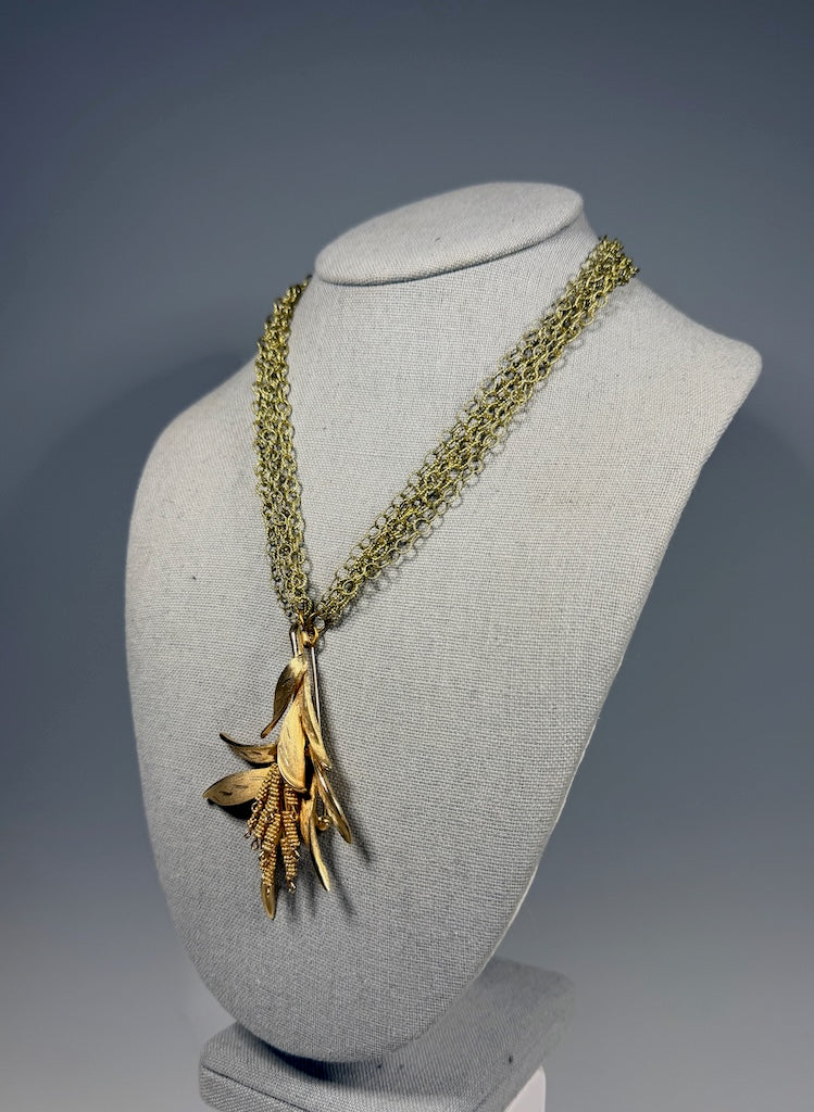 BRASS CHAIN NECKLACE WITH VINTAGE GOLD PLATED BROOCH LCN2093