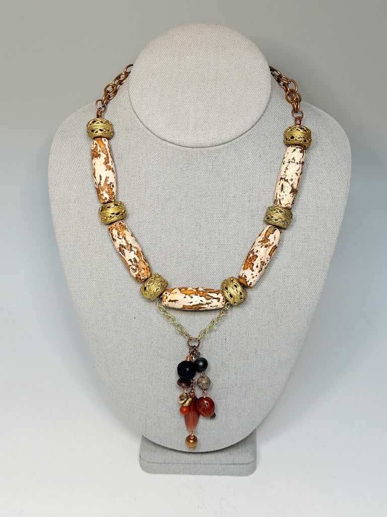 SANDED JASPER AND BRASS NECKLACE WITH CARNELIAN LCN2098