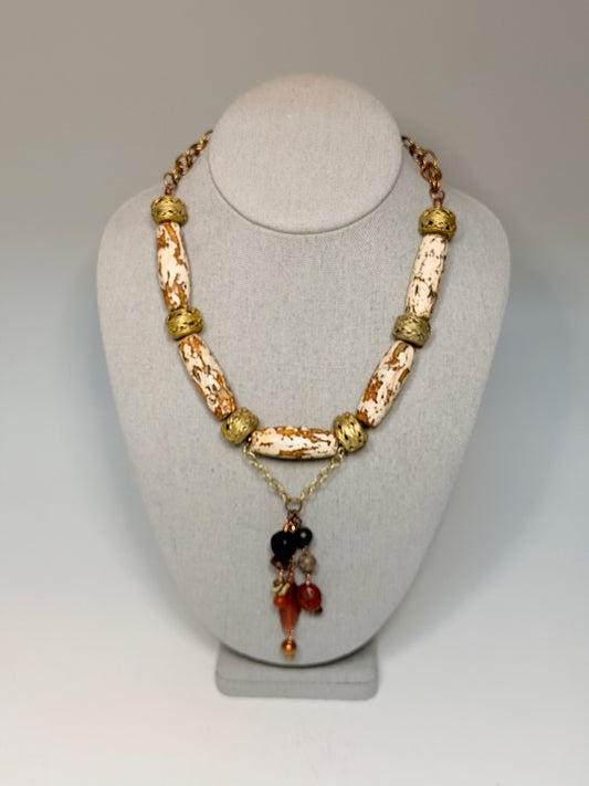 SANDED JASPER AND BRASS NECKLACE WITH CARNELIAN LCN2098