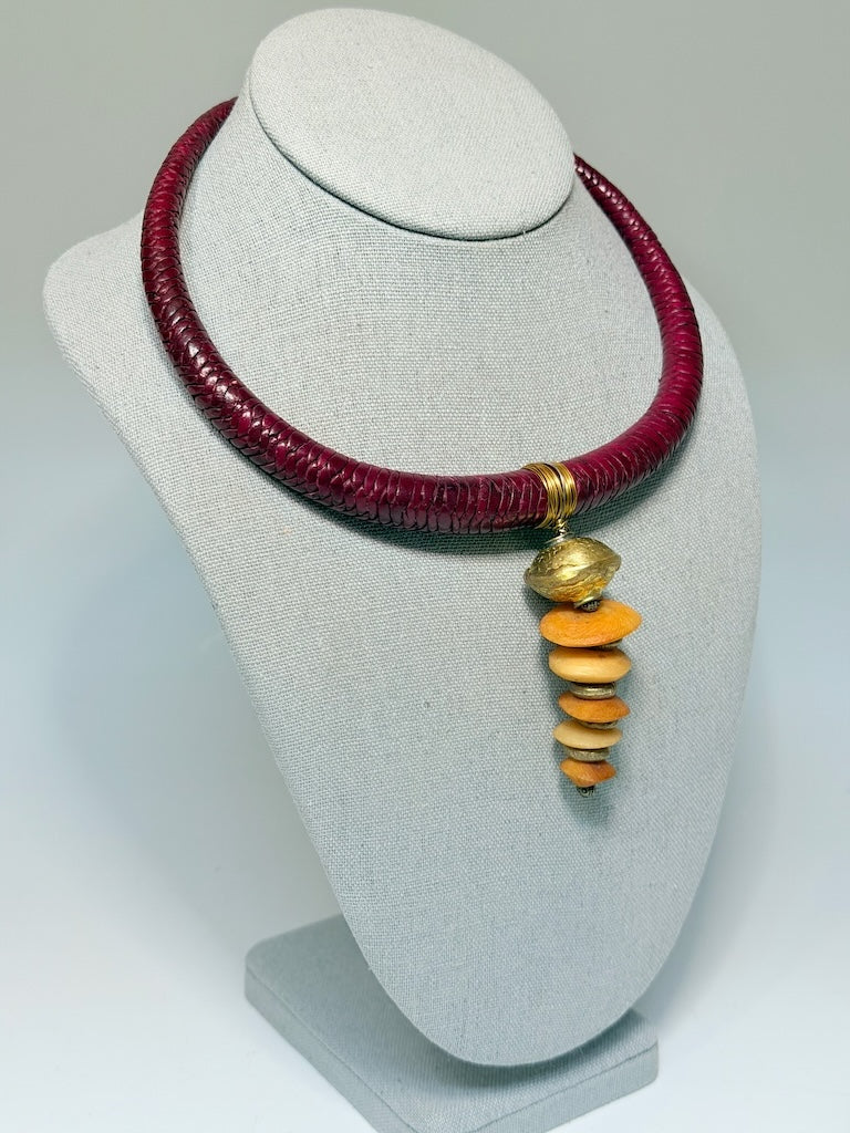 HANDMADE RED LEATHER NECKLACE WITH BRASS AND GLASS PENDANT LCN3001