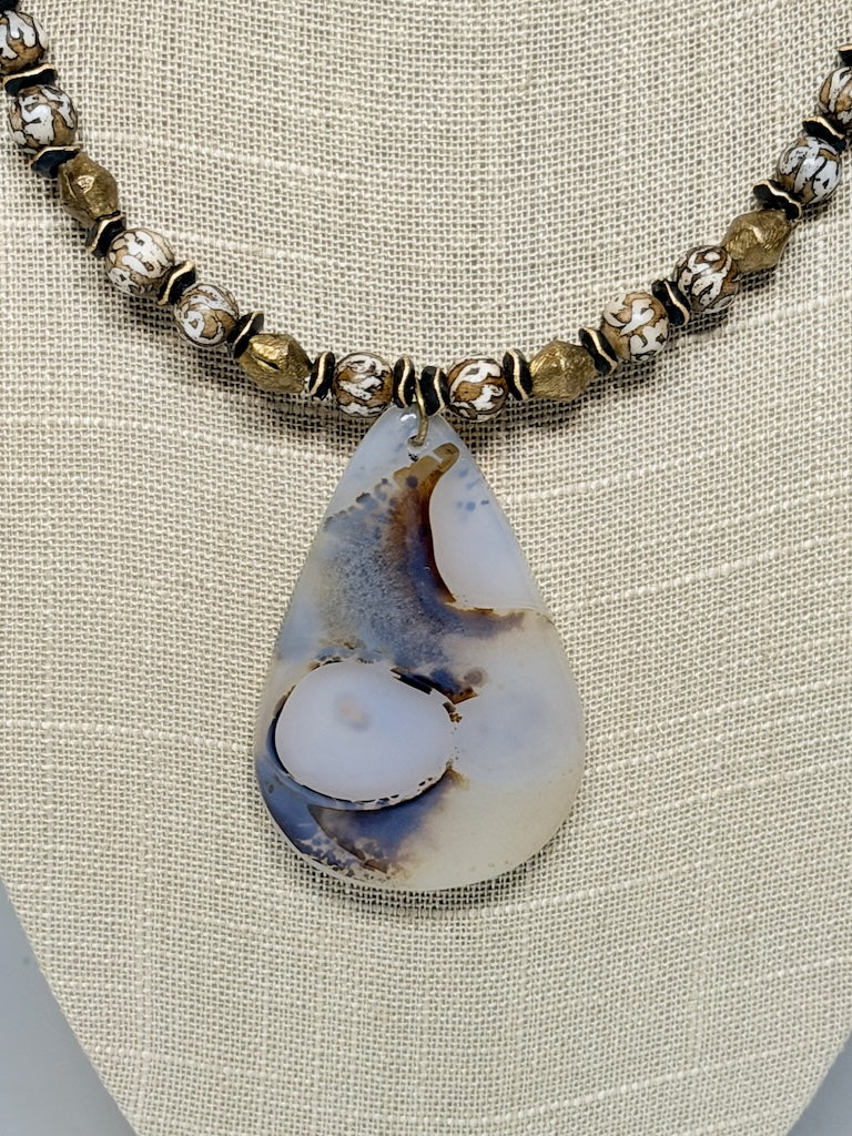 DENDRITIC QUARTZ AND BRASS STATEMENT NECKLACE LCN3006