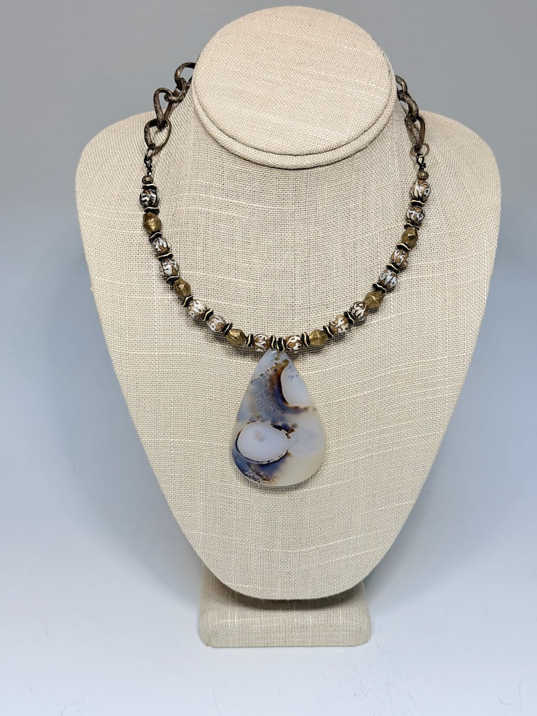 DENDRITIC QUARTZ AND BRASS STATEMENT NECKLACE LCN3006