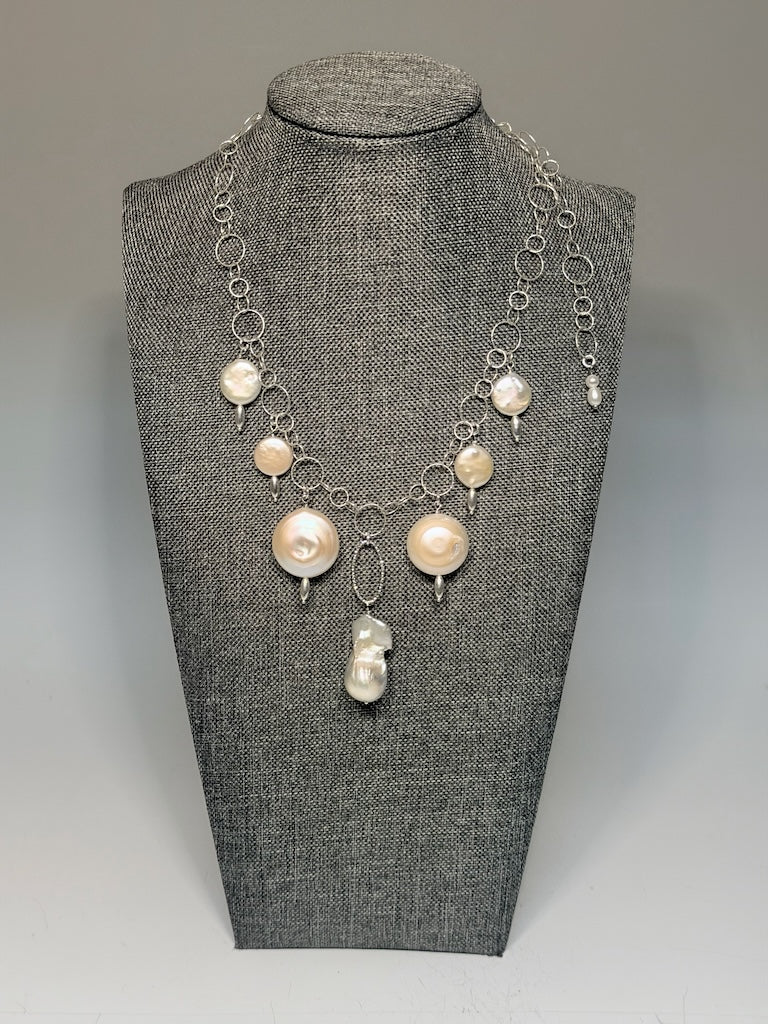 STERLING SILVER AND FRESHWATER PEARL GRADUATED STATEMENT NECKLACE LCN3011