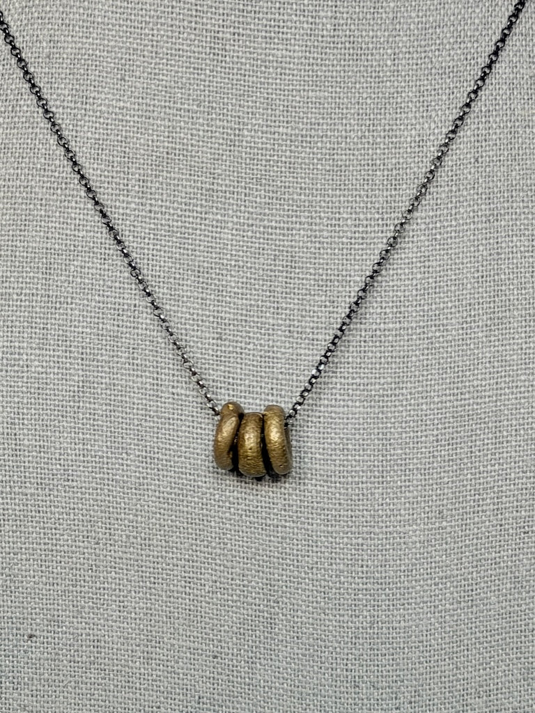 OXIDIZED STERLING SILVER NECKLACE WITH TRIPLE BRASS HOOPS LCN3016