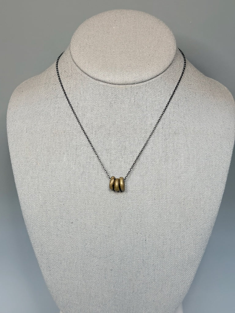 OXIDIZED STERLING SILVER NECKLACE WITH TRIPLE BRASS HOOPS LCN3016