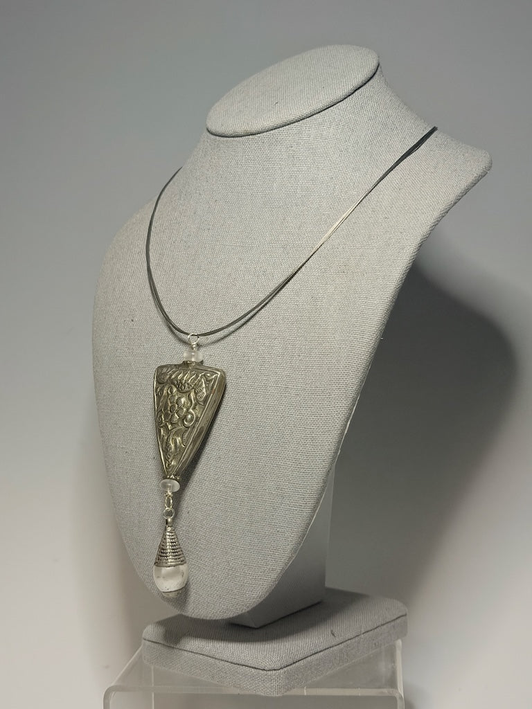SILVER PENDANT AND PEARL DROP NECKLACE ON STAINLESS STEEL WIRE LCN3030